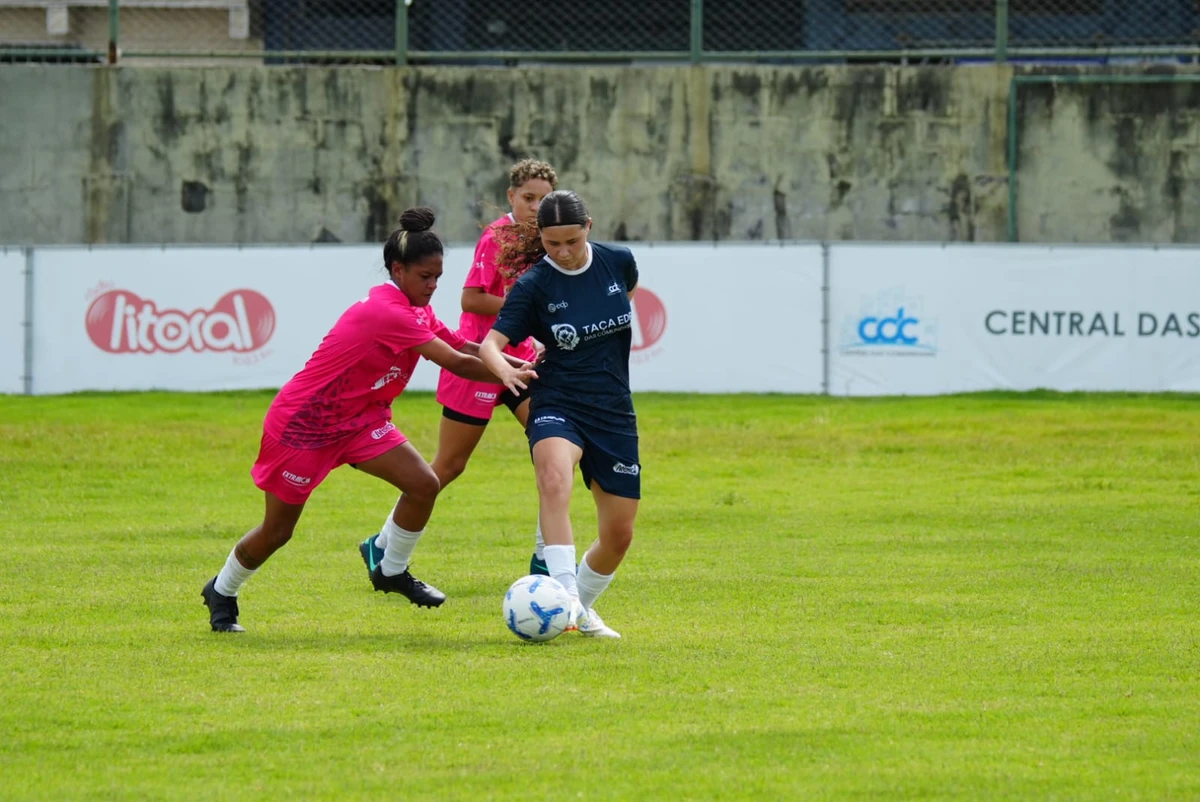 Final feminina da Taça EDP das Comunidades 2025: Vale Encantado (de azul) x Bairro da Penha (de rosa) por Fernando Madeira 