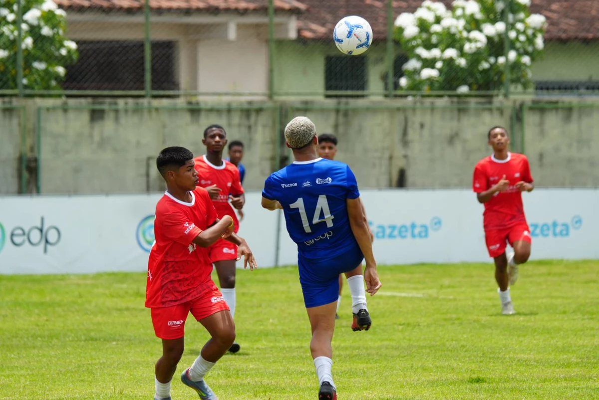 Final masculina da Taça EDP das Comunidades 2025: Nova Almeida (de laranja) x Adalberto Simão Nader (de azul) por Fernando Madeira