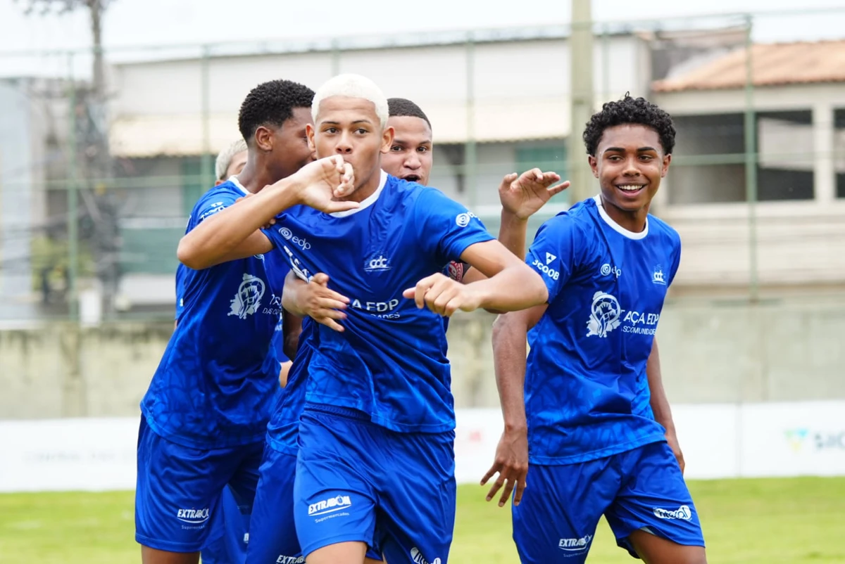 Final masculina da Taça EDP das Comunidades 2025: Nova Almeida (de laranja) x Adalberto Simão Nader (de azul) por Fernando Madeira