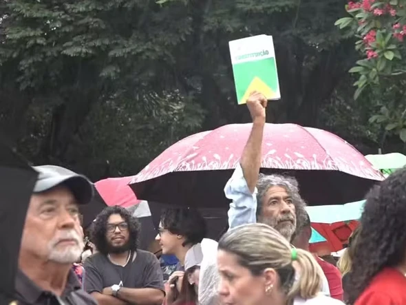 Manifestantes protestam contra o PL da dosimetria em Vitória por TV Gazeta/Reprodução