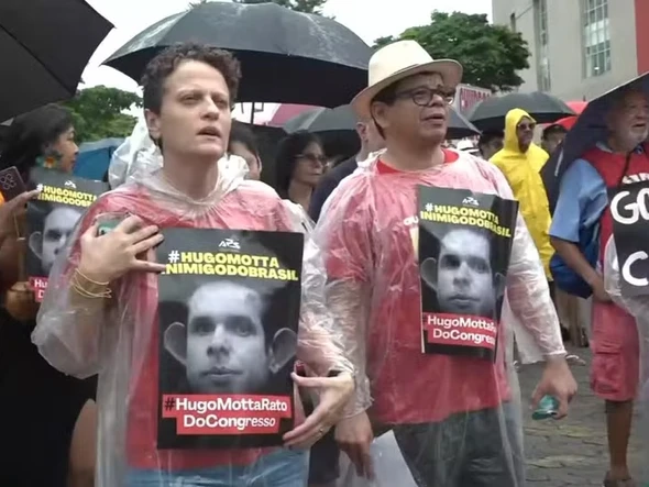 Manifestantes protestam contra o PL da dosimetria em Vitória por TV Gazeta/Reprodução