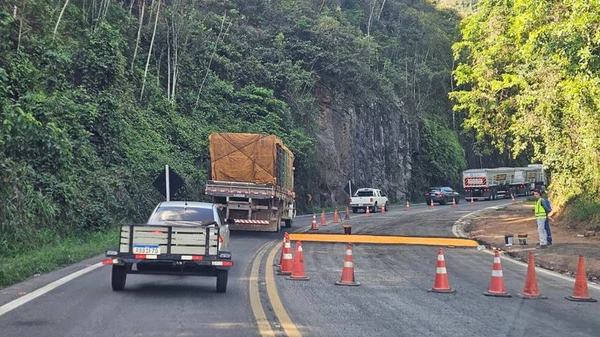 Por causa da obra na ponte entre Viana e Domingos Martins, foi adotado o sistema de pare e siga durante um mês na 262