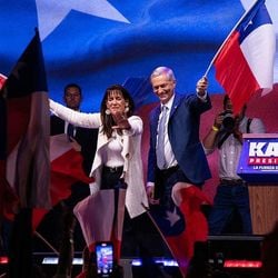 Vários fatores reunidos fizeram com que José Antonio Kast fosse eleito presidente do Chile com expressiva vantagem. Ele venceu a candidata comunista Jeannette Jara em todas as regiões do país.