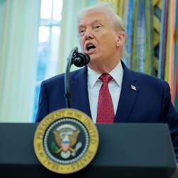 O presidente americano solicitou bilhões de dólares em indenização, de acordo com documentos judiciais apresentados na Flórida. BBC ainda não se pronunciou oficialmente sobre abertura do processo.