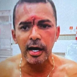 Segundo o boletim de ocorrência, o parlamentar pulou o muro do imóvel, fez ameaças, entrou em luta corporal com o atual namorado da ex e, ao ser detido, agrediu e ameaçou militares