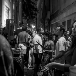 Nem só de festa é feito o Centro de Vitória, que ainda engatinha para poder voltar a atrair empreendimentos empresariais e comerciais. Mas é certo que atrações culturais, para além do período já consolidado de carnaval, são um holofote precioso