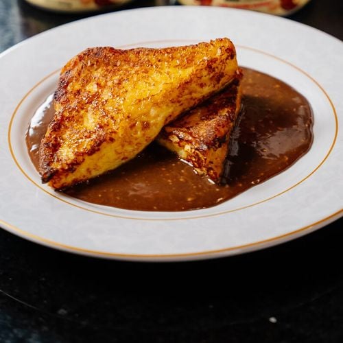 Imagem - Veja receita de rabanada com creme inglês e pasta de amendoim do chef Henrique Fogaça