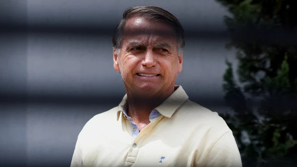 Segundo a defesa, ex-presidente tem quadro de hérnia inguinal; ele está preso em regime fechado desde novembro