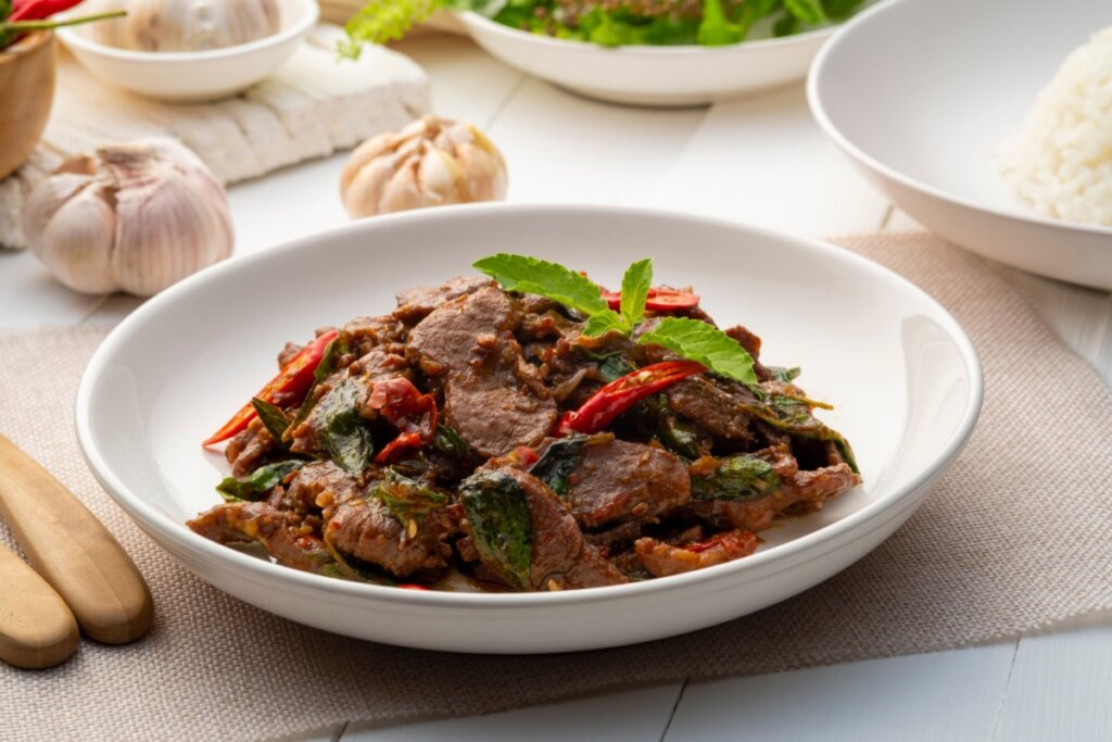 Carne salteada com pimenta (Imagem: Kritchai7752 | Shutterstock)