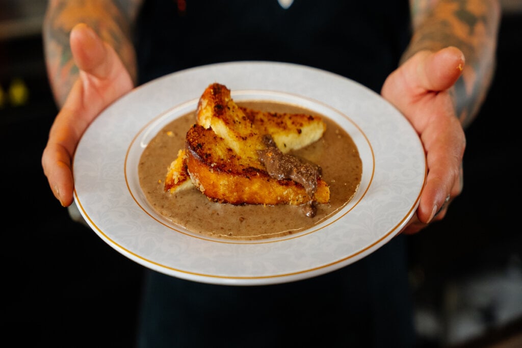 Rabanada com creme inglês e pasta de amendoim do chef Henrique Fogaça (Imagem: Divulgação | Dr. Peanut)