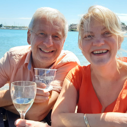 Inquérito concluiu que Chris Stone-Houghton sofria surto psicótico quando matou a esposa, Ruth.