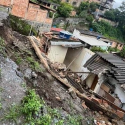 A criança sofreu parada cardiorrespiratória e precisou ser reanimada por cerca de 50 minutos por equipes do corpo de bombeiros e do Samu