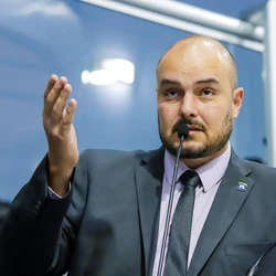 "O partido vai se comportar como barriga de aluguel?", indaga o líder do partido bolsonarista na Câmara de Vitória