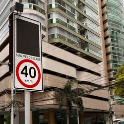 Segundo informado pela prefeitura, os equipamentos não aplicam multas aos motoristas