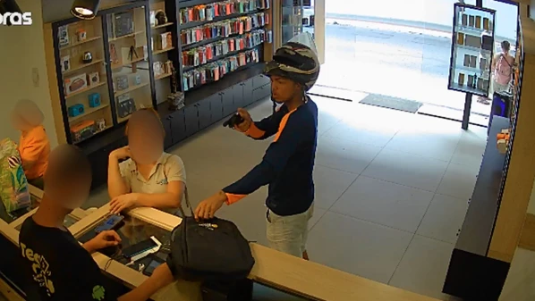 Testemunhas contaram que o homem chegou às 15h e aguardou a loja esvaziar para cometer o crime na tarde desta terça-feira (16)