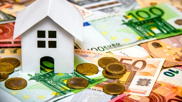 O ambiente foi construído para isso. Mas o problema começa quando essa lógica invade um dos temas mais importantes da vida adulta: a escolha da moradia