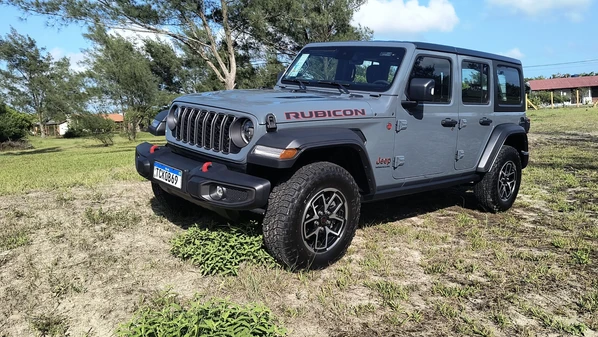O Wrangler Rubicon traz embarcada toda a tradição desenvolvida pela Jeep para os caminhos mais severos