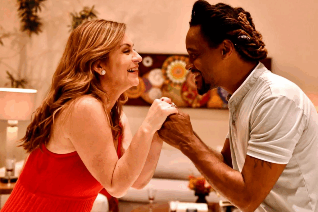 “Meus Quatro Maridos” acompanha uma jornalista de 50 anos que reúne seus quatro ex-maridos para celebrar 25 anos somados de casamento (Imagem: Reprodução digital | H2O Films)