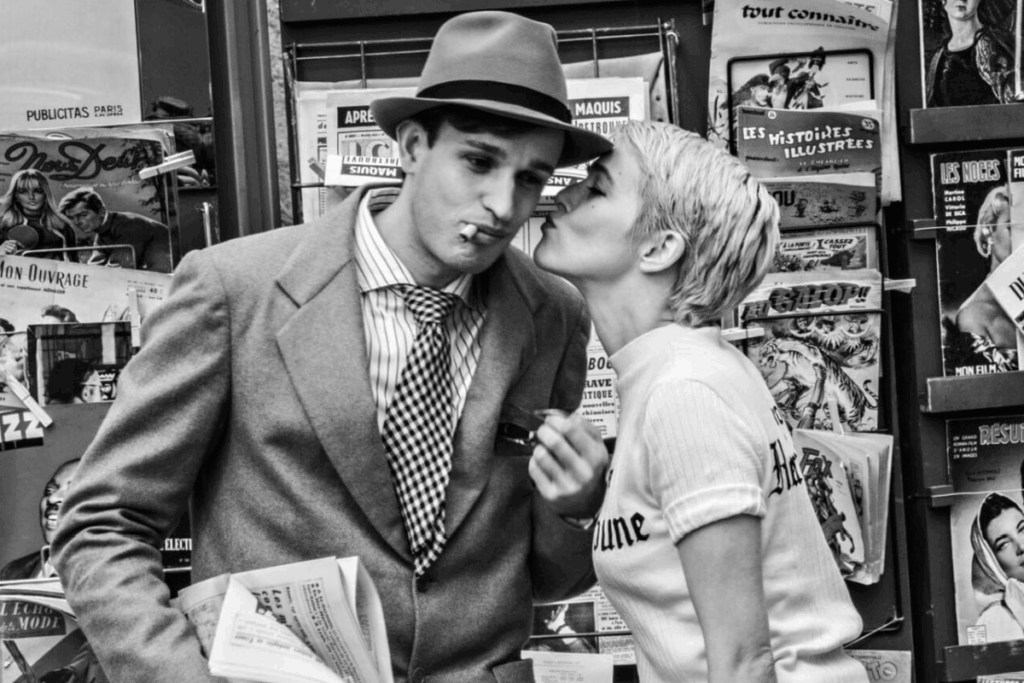 “Nouvelle Vague” traz Zoey Deutch e Aubry Dullin em filme sobre a formação do movimento revolucionário do cinema francês (Imagem: Reprodução digital | Mares Filmes)