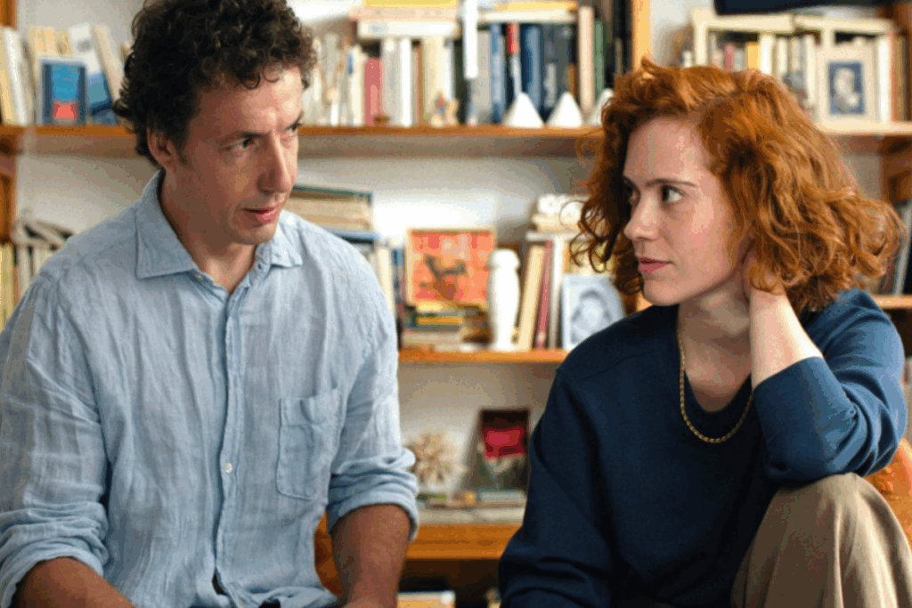 “Volveréis” questiona convenções sociais sobre separações em produção espanhola que transforma luto de relação em motivo de comemoração (Imagem: Reprodução digital | Leopardo Filmes)