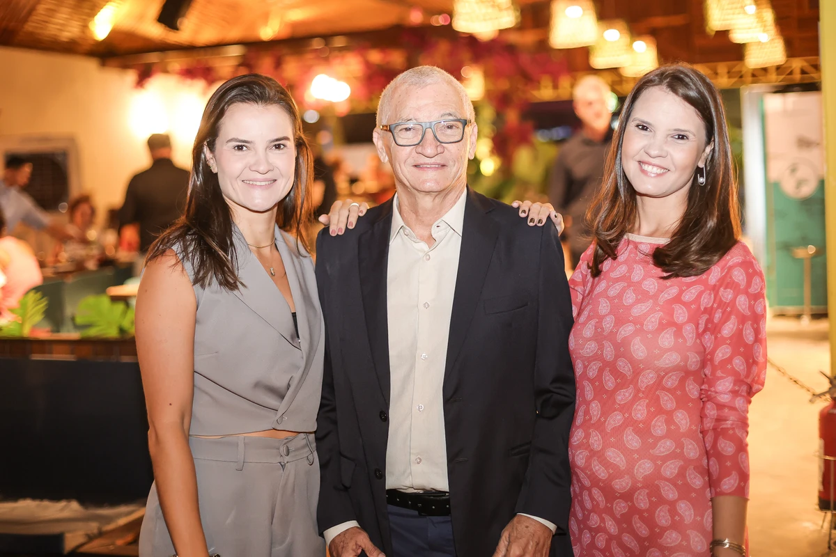Ricardo de Martin com Amanda e Aline Prado Barros De Martin