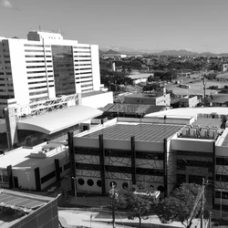 Foi mais de uma geração de adolescentes que passou por ali com a expectativa de enfim se instalar em uma escola apropriada, o que não se concretizou