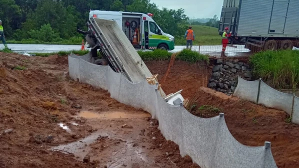 Ninguém se feriu e o trânsito não foi comprometido, informou a Polícia Rodoviária Federal