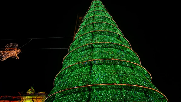 O amor deveria assumir assim a centralidade da vida dos cristãos, não apenas nos discursos proferidos dos lábios que se manifestam com discursos religiosos dos que se afirmam ser seguidores do Cristo, mas nos atos praticados todos os dias