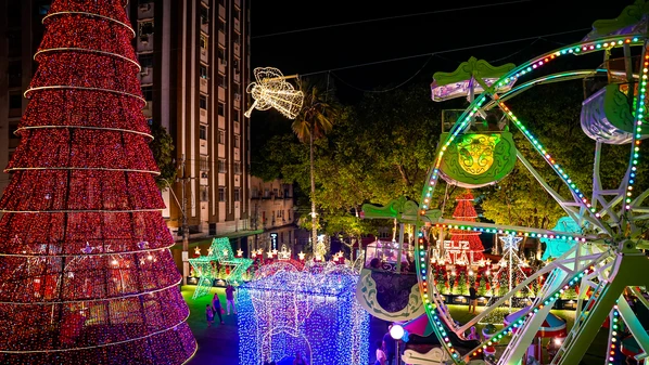 Diversos shoppings, comércio de rua e supermercados funcionarão em horário especial; setores essenciais estarão de plantão neste período