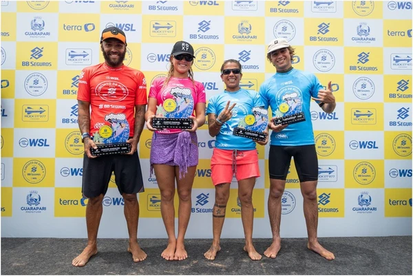 Jadson André, Laura Raupp, Silvana Lima e Rodrigo Saldanha no pódio de uma das etapas do Qualifying Series, pela primeira vez no ES. 