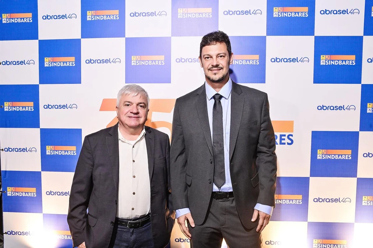 O diretor geral da Aderes, Alberto Gavini, com o presidente do Sindbares/ Abrasel ES, Rodrigo Vervloet.