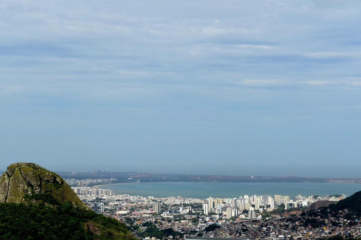 Mirante em reforma no Parque da Fonte Grande, Vitória por Carlos Alberto Silva
