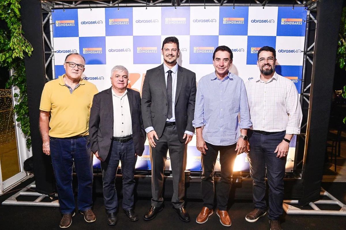 Paulo Renato Fonseca Júnior, diretor geral da Aderes, Alberto Gavini, o presidente do Sindbares/ Abrasel ES, Rodrigo Vervloet, o secretário de Estado da Casa Civil, Júnior Abreu, e o secretário de Estado do Turismo, Victor Coelho. 