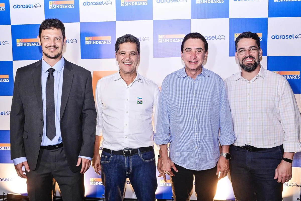 Rodrigo Vervloet, com o vice-governador, Ricardo Ferraço,  o secretário de Estado da Casa Civil, Júnior Abreu, e o secretário de Estado do Turismo, Victor Coelho