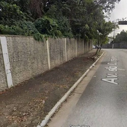 Segundo a Defesa Civil, a árvore caiu sobre o trabalhador e ele morreu no local. O Corpo de Bombeiros, que enviou seis equipes ao local, informou que a vítima sofreu ferimentos na cabeça e no tórax