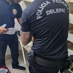 PF deflagra nova fase em operação que investiga esquema bilionário de descontos indevidos em aposentadorias e pensões e prende secretário-executivo do Ministério da Previdência, Adroaldo da Cunha Portal.