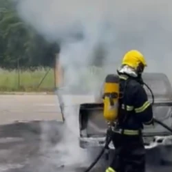 O Corpo de Bombeiros precisou ser acionado para controlar o fogo; não houve feridos