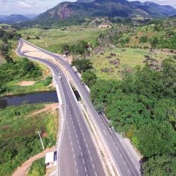 Do café conilon à celulose, malhas rodoviárias mantidas pelo Estado formam as conexões que integram a economia, o turismo e o cotidiano capixaba