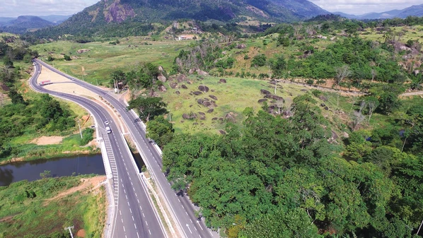 Do café conilon à celulose, malhas rodoviárias mantidas pelo Estado formam as conexões que integram a economia, o turismo e o cotidiano capixaba