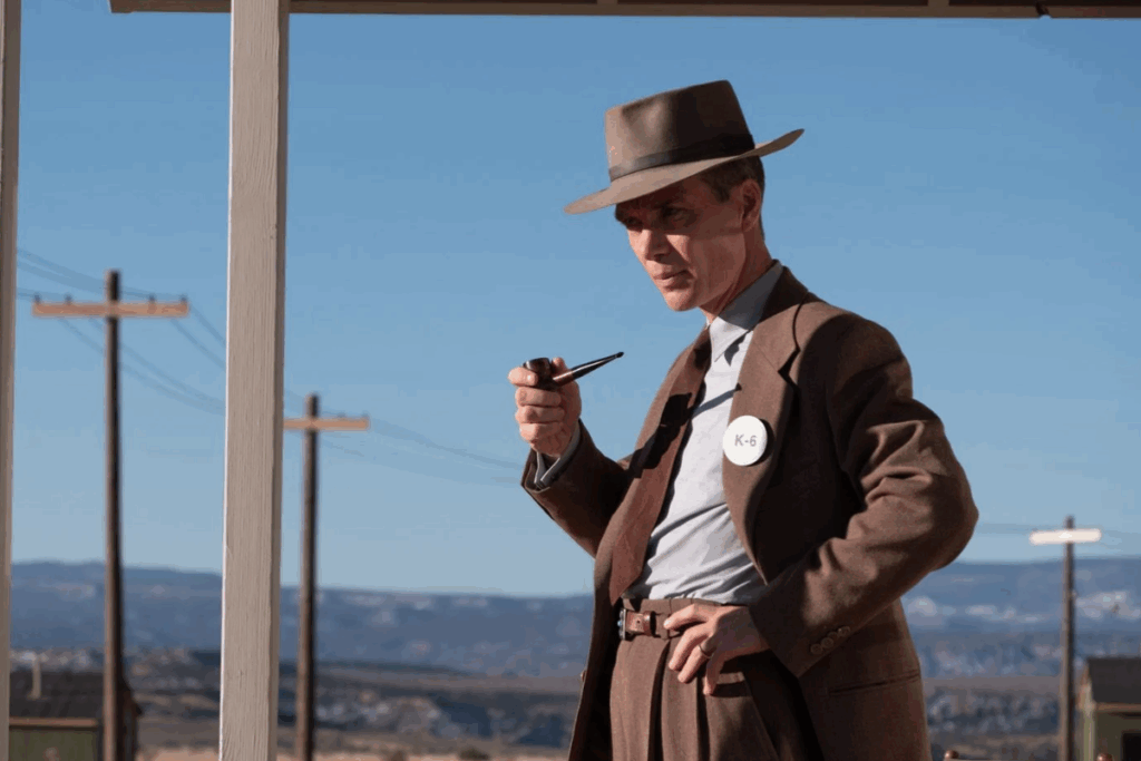 “Oppenheimer” fornece subsídios para compreender o contexto da Guerra Fria e as tensões internacionais que moldaram o século XX (Imagem: Reprodução digital | Universal Pictures)