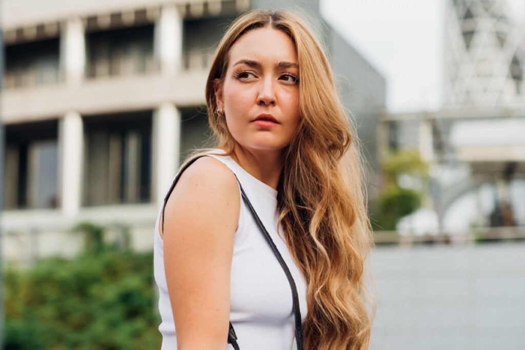 As ondas soltas e naturais trazem uma leitura mais sofisticada para o visual (Imagem: Eugenio Marongiu | Shutterstock)