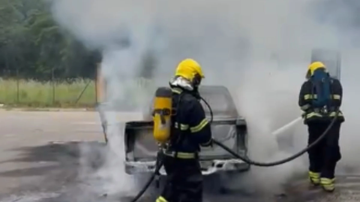 O Corpo de Bombeiros precisou ser acionado e conseguiu controlar o fogo; ningué ficou ferido
