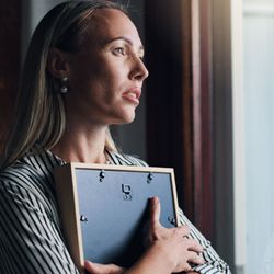 Psicólogo destaca por que é tão difícil celebrar quando se passa por uma perda e dá dicas para cuidar da saúde emocional
