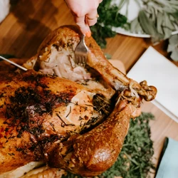 Pesquisa do Procon chama a atenção porque itens idênticos e da mesma marca apresentam diferenças expressivas de preço