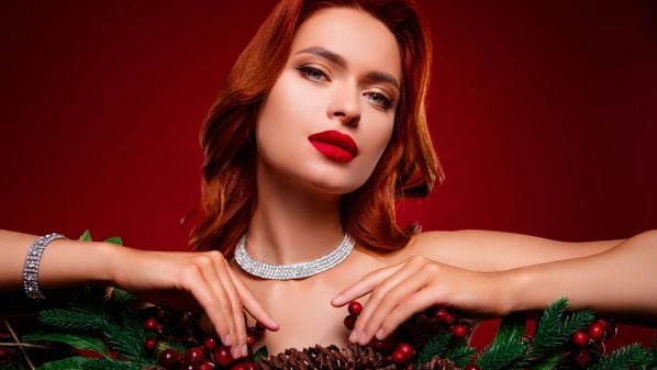 Veja dicas práticas de pele, olhos e lábios para manter o look firme do primeiro brinde ao último evento