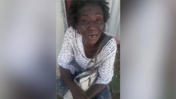 Segundo a família, vítima já foi uma cabelereira muito conhecida na região, mas há 18 anos passava a maior parte do tempo na rua por causa do vício em drogas