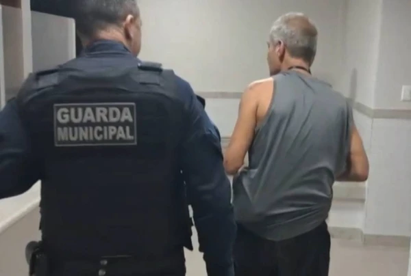 Luiz Alfredo Jabour de Rezende, de 62 anos, foi preso após furtar fios de iluminação de Natal