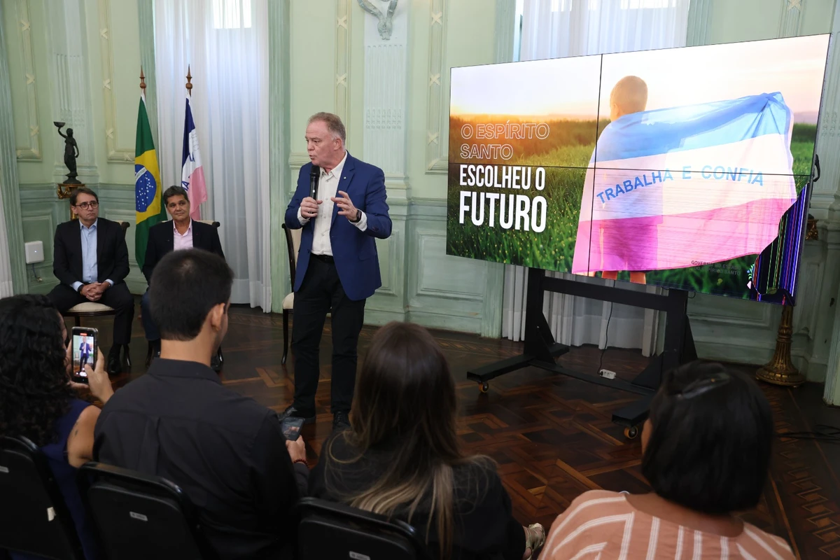 Renato Casagrande durante entrevista coletiva no Palácio Anchieta
