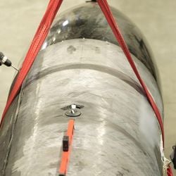 A BBC visitou uma fábrica secreta ucraniana, onde são produzidos novos mísseis de longo alcance