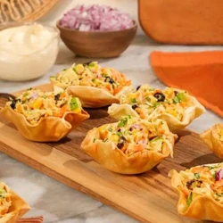 Base feita com massa de pastel e assada na air fryer deixa a preparação charmosa e descontraída para a ceia de fim de ano